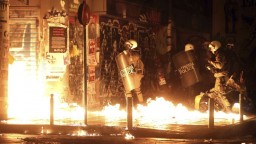 Proti Obamovi protestovali v Grécku anarchisti aj komunisti