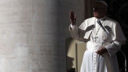 Pápež umožnil kňazom, aby odpustili ženám po potrate
