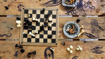 V súboji o svetového šampióna v šachu je úspešnejší Karjakin