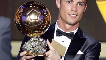 Portugalská hviezda Ronaldo získal prestížnu Zlatú loptu