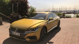 Volkswagen Arteon nabitý technológiami, nový Nissan Qashqai a Hyundai Kona