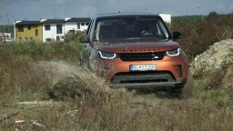 Land Rover Discovery 5: na ceste ešte lepší, ale v teréne nevymäkol