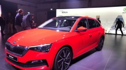 Nová Škoda Scala naživo a test Suzuki Vitara facelift