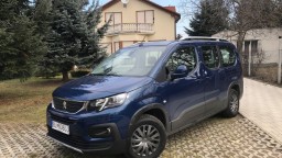 SUV pre najbohatších a Peugeot Rifter XL
