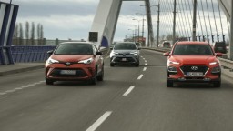 Mestské crossovery od Toyoty a vynovená Honda Civic
