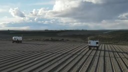 Poľnohospodársky robot sám odstráni lasermi tisíce burín za hodinu