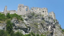 Odneste si zážitok z plavby na pltiach a objavte príbehy hradu Strečno