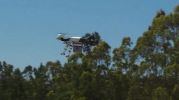 Dron s hybridným pohonom sa môže pochváliť vysokou nosnosťou a výdržou