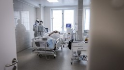 Zdravotníci v nemocniciach budú mať vyššie platy. Čo ale s tými, ktorí liečia v ambulanciách?