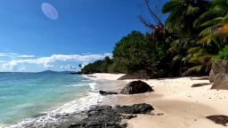 Jedinečné žulové skaly, biely piesok a súkromie. Seychely sú vhodnou destináciou počas celého roka