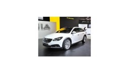 Vyskúšali sme modernizovaný Opel Insignia/ prvý sériový elektromobil od BMW a novú generáciu modelu X5/SUV od Jaguaru