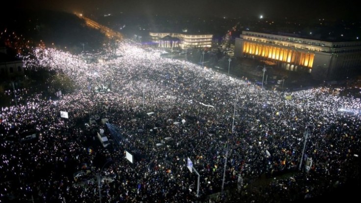 romania-protest-12097-0fe7cd6d5d4644c396cc702a6486f470_0a000002-23f9-58b1.jpg