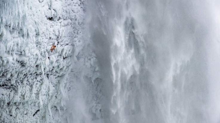 mammut-climber-dani-arnold-climbs-frozen-helmcken-falls-10485-ce72c532f4544ac3a711e418a78226c6-1_7f000001-fccc-a622.jpg