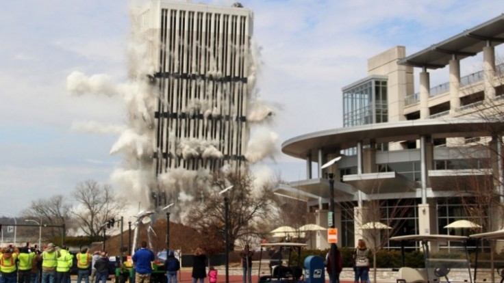 building-implosion-93929-6f921235c3384727b59aea67f2497356_7f000001-a9ef-a092.jpg