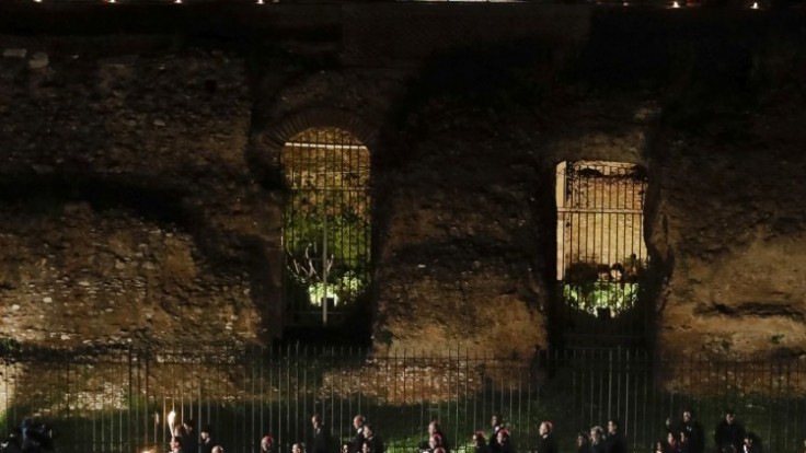 aptopix-italy-pope-good-friday-65656-bd827a4e0dc2484d8e903ed37c2a953a_7f000001-a25b-c54b.jpg