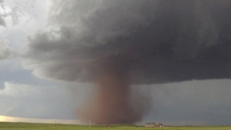 tornado2_7f000001-7a66-5e72.jpg