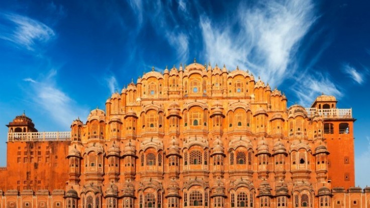 hawa-mahal-palace-of-the-winds-jaipur-rajasthan-depositphotos-77574658-xl-2015_0a14036f-2875-a5eb.jpg