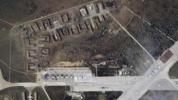 Takto vyzerá vojenská základňa na Kryme po výbuchu