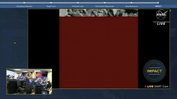 Obrázky asteroidu Dimorphos z livestreamu NASA