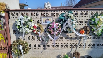 Začali búracie práce na dome zavraždeného novinára Jána Kuciaka a jeho snúbenice Martiny Kušnírovej.