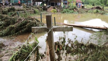 Kokava nad Rimavicou: Silná búrka spôsobila v obci povodeň
