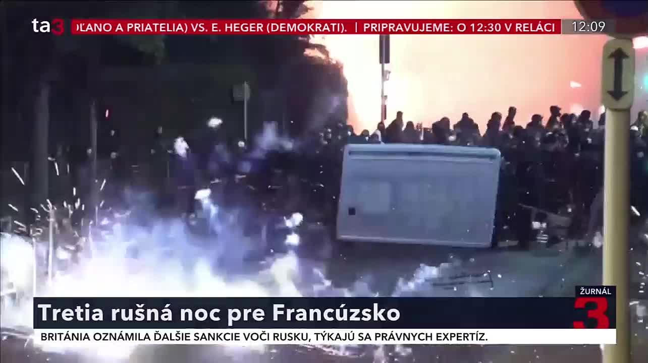 Požiare, rabovanie a ohňostroje. Francúzsko zažilo ďalšiu noc plnú chaosu a výtržníctva